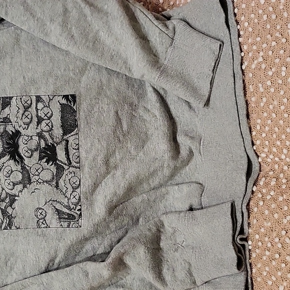 Uniqlo & Kaws Sesame Street sweatshirt - Picture 12 of 12